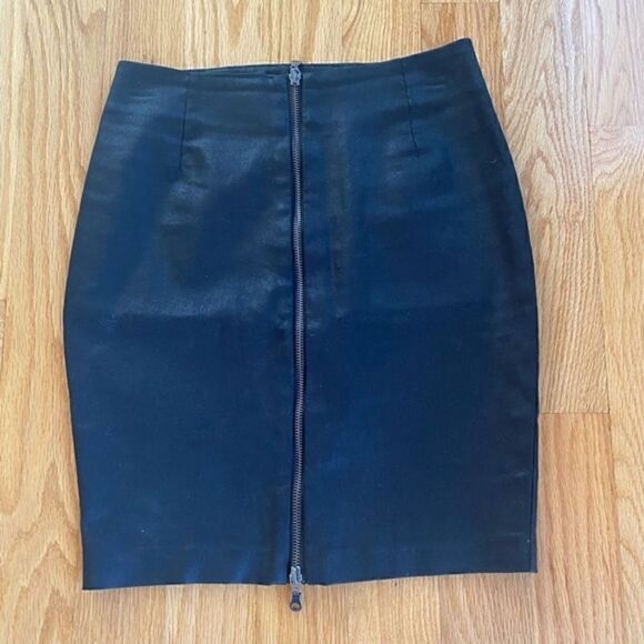 H&M Mini Skirt    - Picture 4 of 9